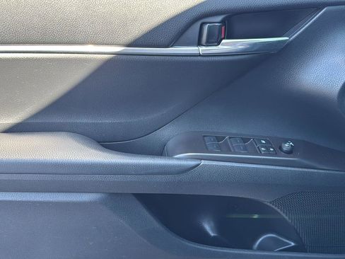 Used 2024 Toyota Camry SE image 11
