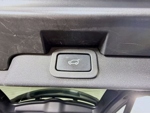 Used 2020 Land Rover Discovery SE image 41