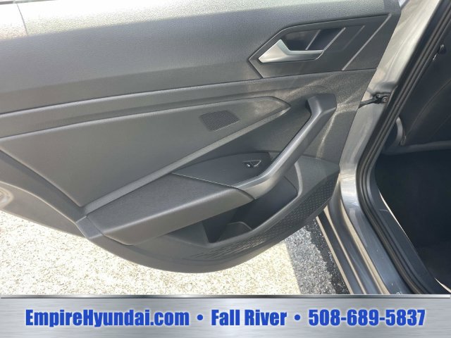 Used 2024 Volkswagen Jetta SE FWD image 16