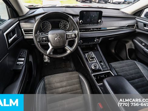 Used 2023 Mitsubishi Outlander SE image 30