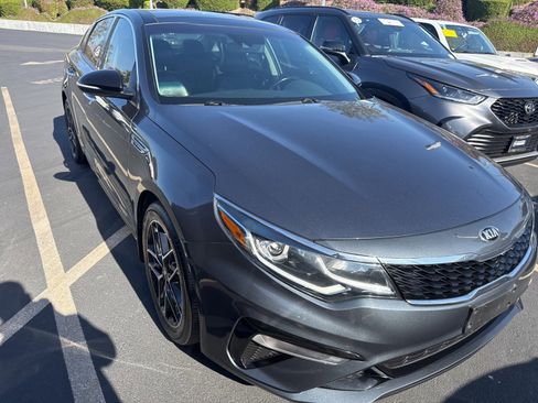 Used 2020 Kia Optima SE image 1