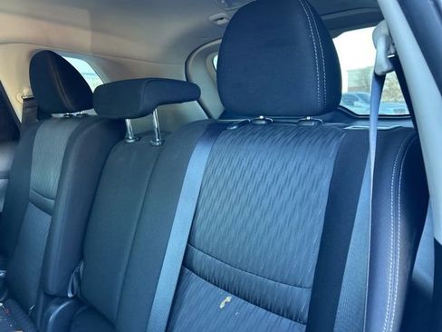 Used 2020 Nissan Rogue S w/ Special Edition Package image 9