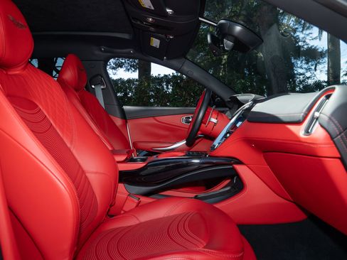 Used 2023 Aston Martin DBX AWD/4WD image 15