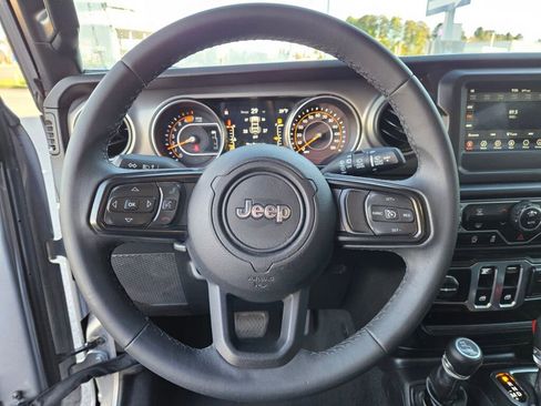 Used 2020 Jeep Wrangler Sport image 17