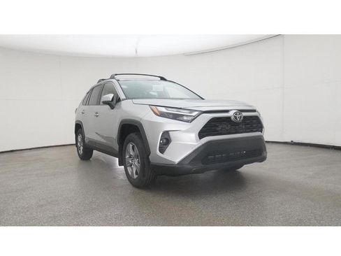 Used 2025 Toyota RAV4 XLE image 31