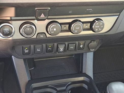 Used 2020 Toyota Tacoma TRD Sport w/ Technology Package image 14