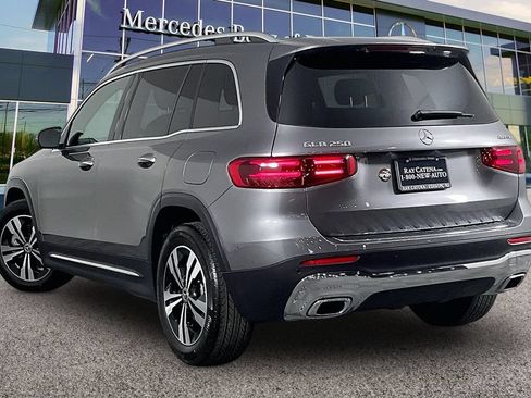 Used 2026 Mercedes-Benz GLB 250 4MATIC image 2