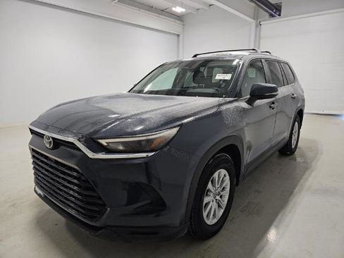 Used 2025 Toyota Grand Highlander AWD image 3