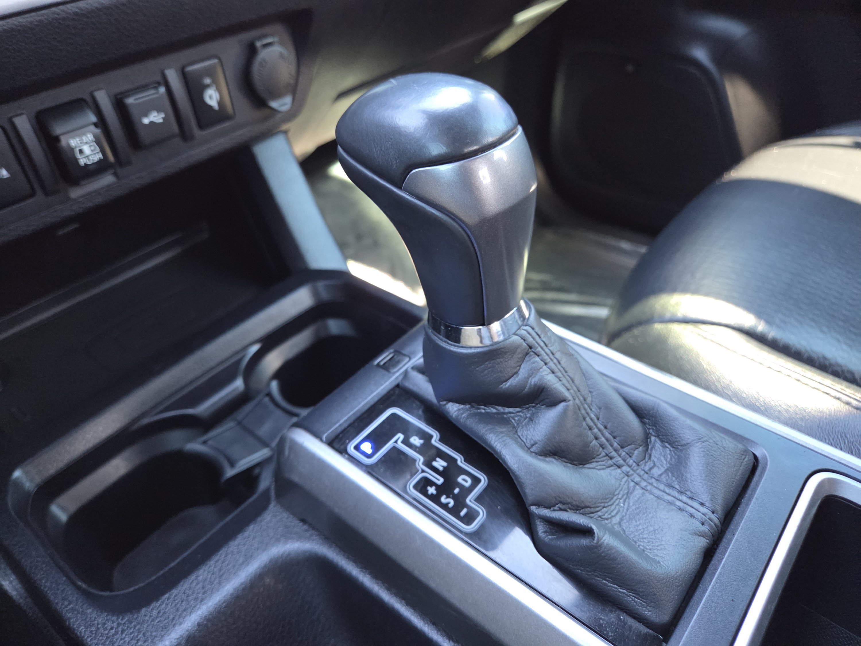 Used 2021 Toyota Tacoma Limited AWD/4WD image 38