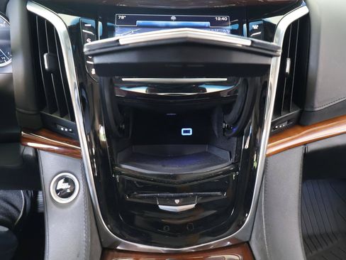 Used 2017 Cadillac Escalade Premium Luxury AWD/4WD image 58