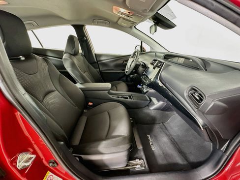 Used 2020 Toyota Prius LE FWD image 29