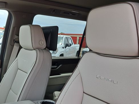New 2026 GMC Yukon XL Denali w/ Denali Reserve Package AWD/4WD image 12