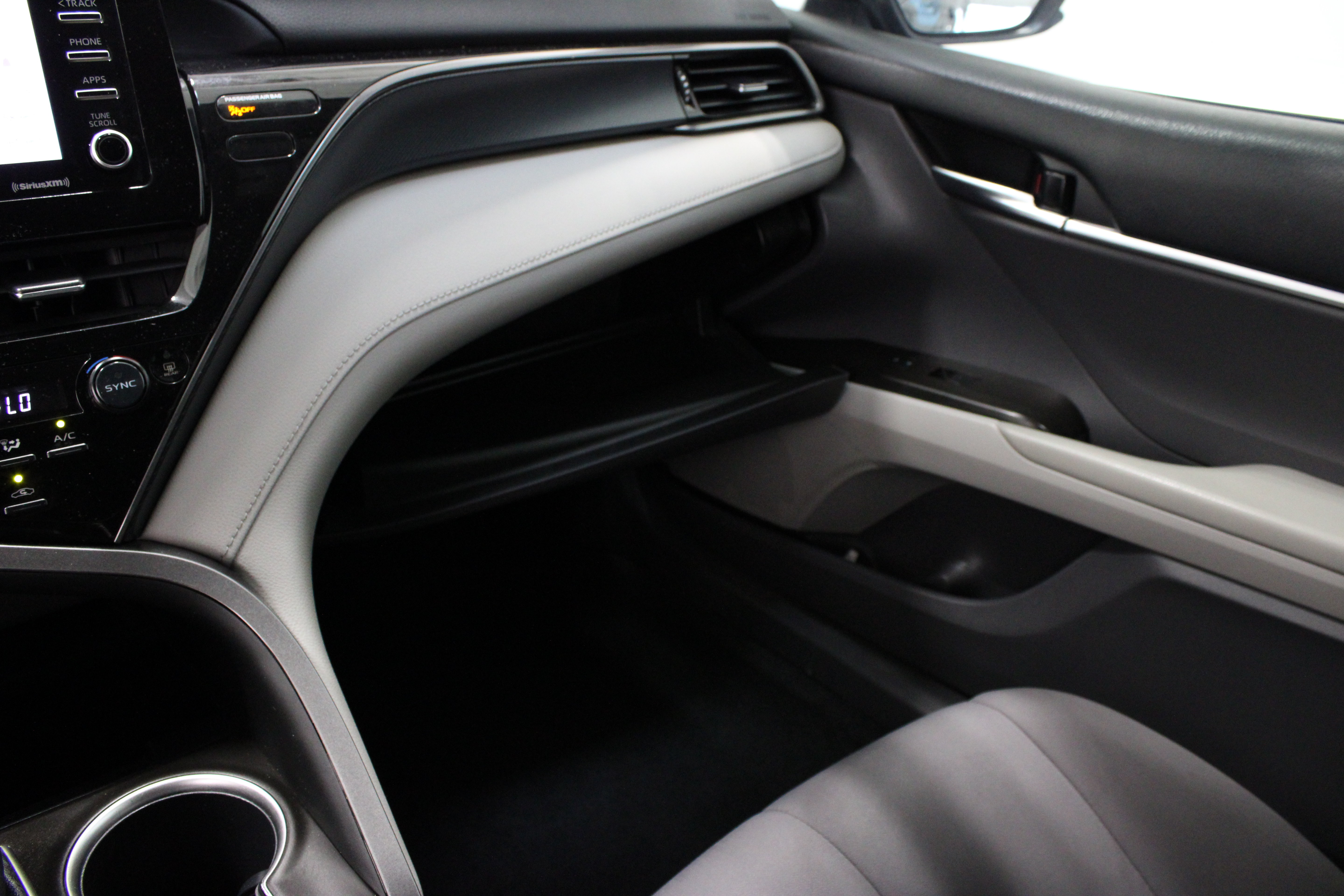 Used 2022 Toyota Camry LE FWD image 21