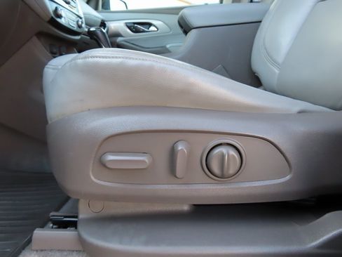 Used 2018 Chevrolet Traverse LT image 7