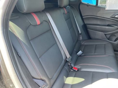 Used 2025 Chevrolet Trax RS FWD image 28