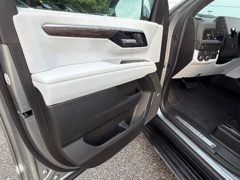 New 2026 Chevrolet Suburban Premier w/ Sun And Tow Package AWD/4WD image 15