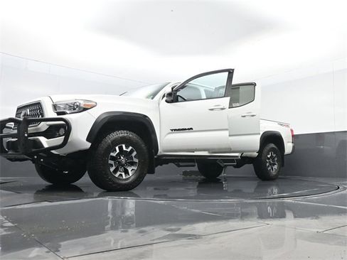Used 2019 Toyota Tacoma TRD Off-Road image 31