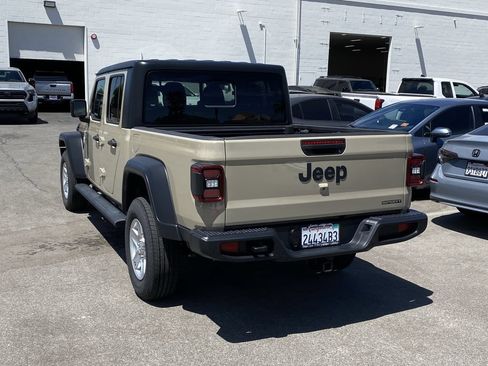 Used 2020 Jeep Gladiator Sport w/ Quick Order Package 24S AWD/4WD image 6