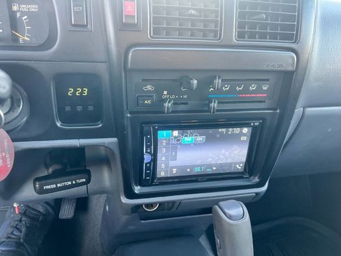 Used 1996 Toyota Tacoma V6 2dr 4WD Extended Cab SB image 11