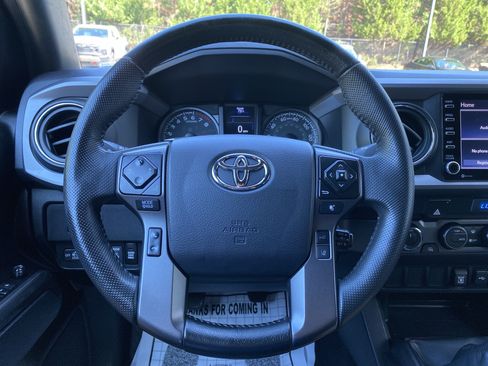 Used 2022 Toyota Tacoma TRD Off-Road AWD/4WD image 18