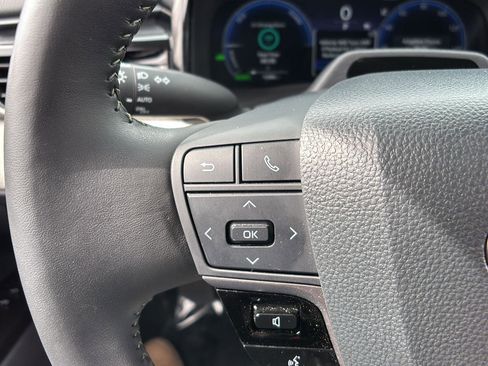 Used 2025 Toyota Camry XLE w/ Premium Plus Package image 31