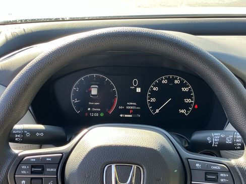 Used 2025 Honda HR-V LX image 23