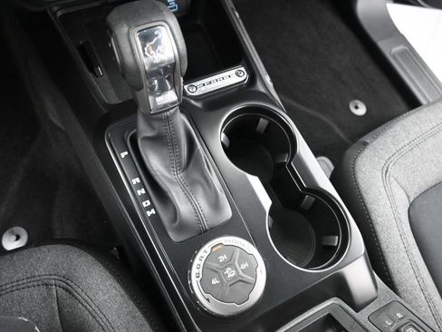 Used 2025 Ford Bronco 4-Door AWD/4WD image 19