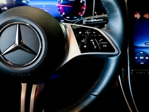 Used 2023 Mercedes-Benz GLC 300 4MATIC image 33