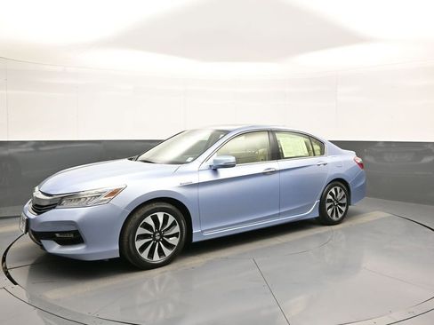 Certified 2017 Honda Accord Touring image 10