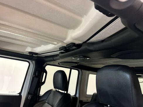 Used 2022 Jeep Wrangler Unlimited Sahara AWD/4WD image 27