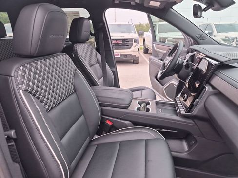 New 2026 GMC Acadia Denali AWD/4WD image 40