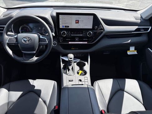 New 2026 Toyota Highlander XLE AWD/4WD image 11