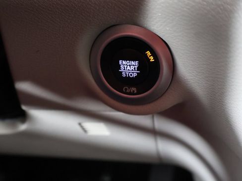 Used 2023 Chrysler Voyager LX FWD image 33
