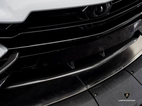 Used 2024 Lamborghini Urus Performante AWD/4WD image 8