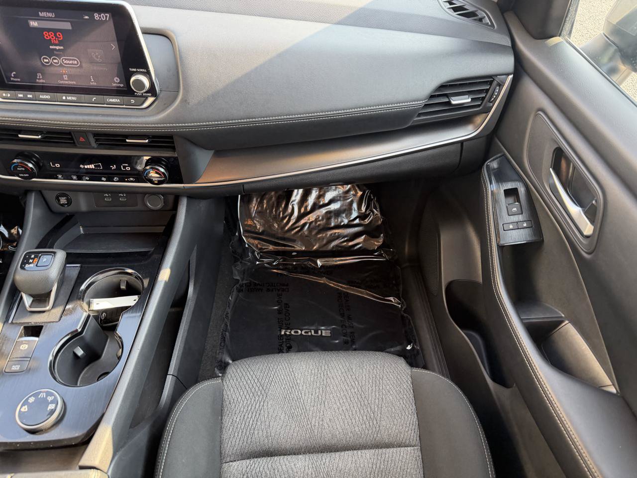 Used 2025 Nissan Rogue SV AWD/4WD image 24