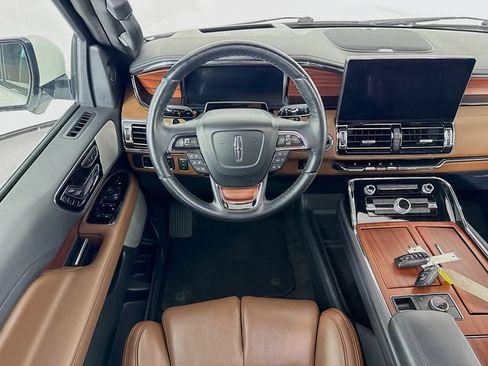 Used 2023 Lincoln Navigator Reserve AWD/4WD image 25