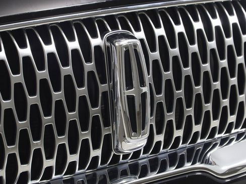 Used 2022 Lincoln Nautilus Reserve image 17