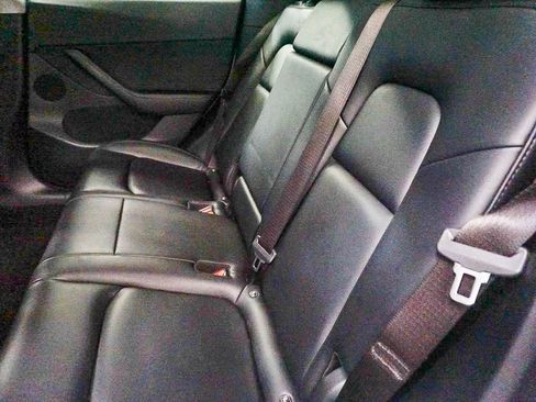 Used 2022 Tesla Model Y Performance image 18