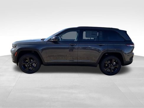 New 2025 Jeep Grand Cherokee image 2
