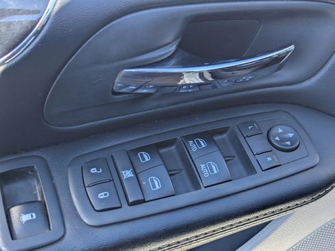 Used 2019 Dodge Grand Caravan SXT image 19