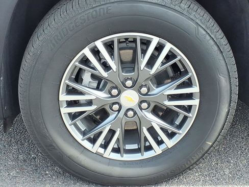 Used 2025 Chevrolet Traverse LT w/ Driver Confidence Package FWD image 9