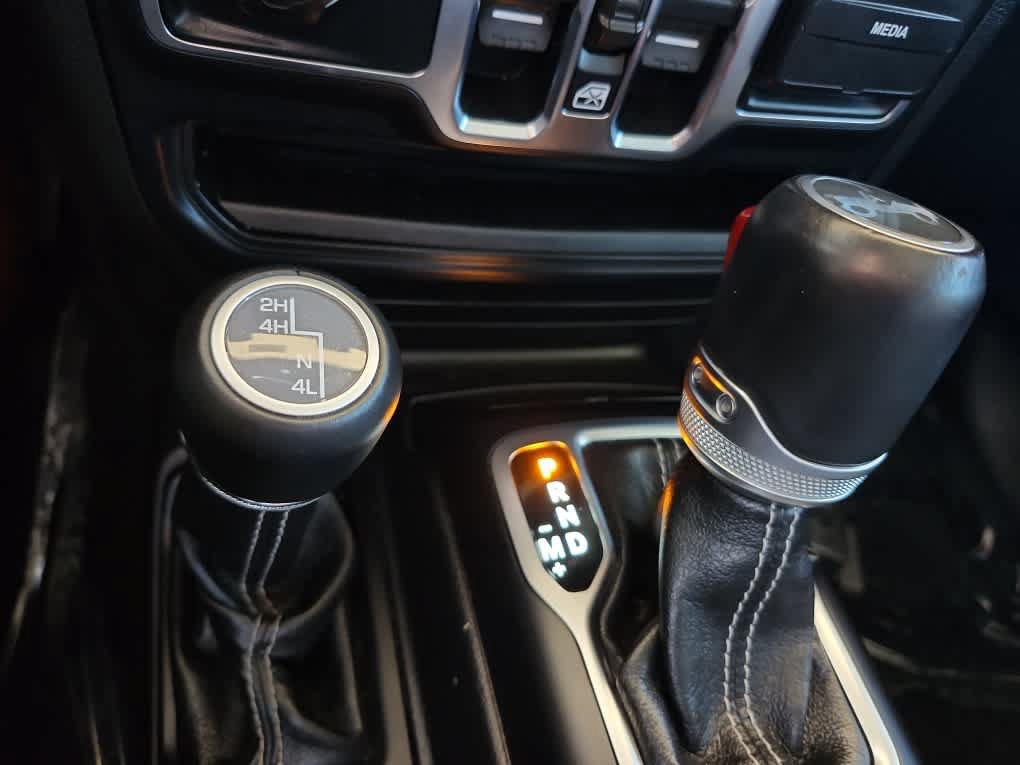Used 2019 Jeep Wrangler Unlimited Sahara w/ Uconnect 4C Nav & Sound Group AWD/4WD image 21