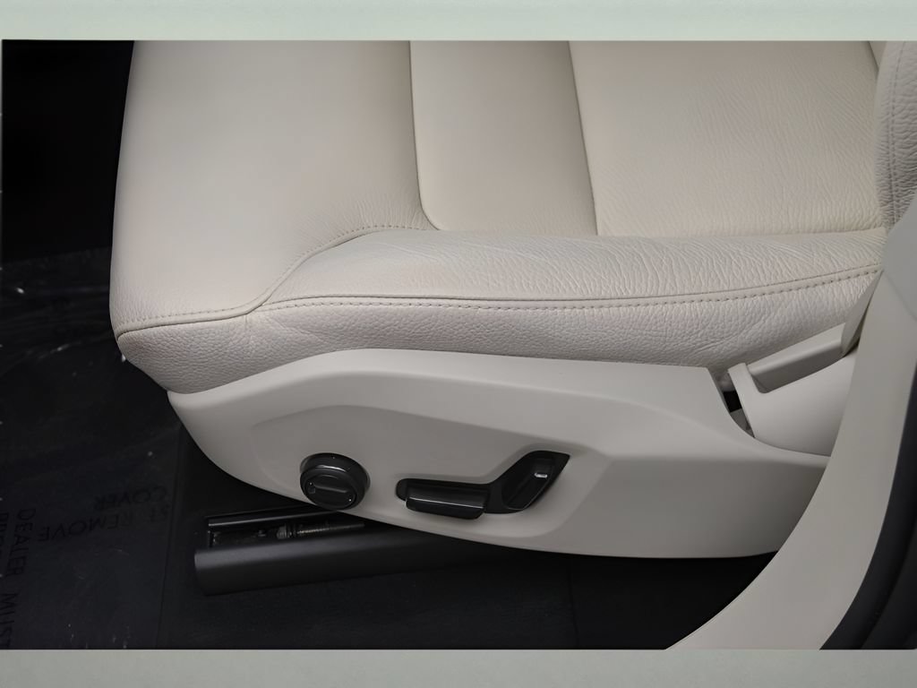 Used 2024 Volvo XC90 B6 Plus w/ Protection Package Premier AWD/4WD image 30