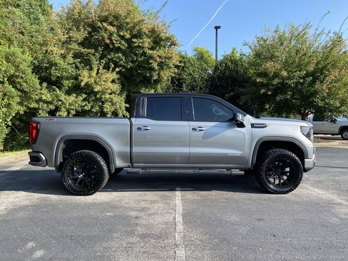 Used 2025 GMC Sierra 1500 Elevation w/ Elevation Premium Package AWD/4WD image 10