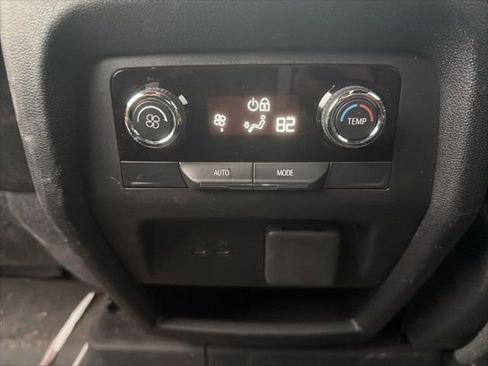 Used 2025 Chevrolet Traverse LT w/ Driver Confidence Package image 17