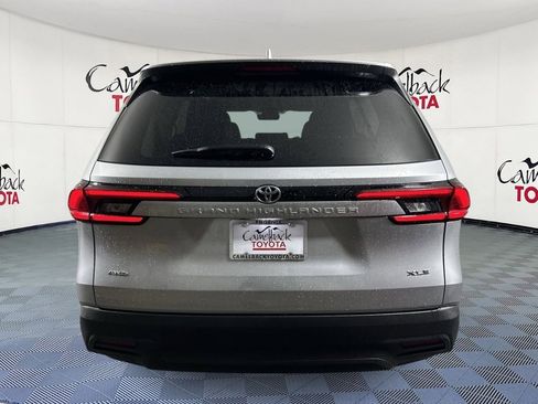 Used 2025 Toyota Grand Highlander AWD image 6