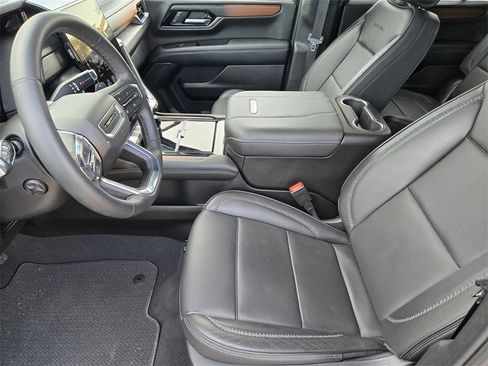 Used 2025 GMC Yukon Denali image 11