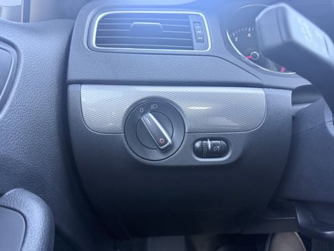 Used 2017 Volkswagen Jetta SE image 65