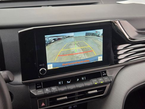 Used 2025 Toyota Camry SE image 18