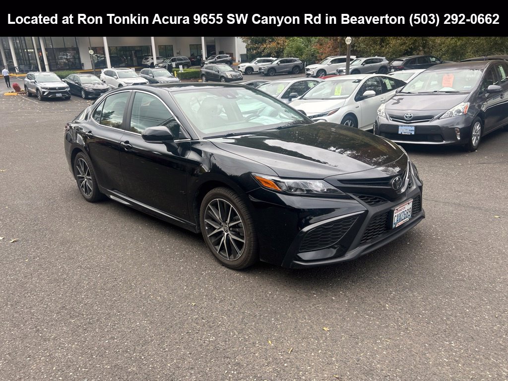 Used 2021 Toyota Camry SE w/ Cold Weather Package FWD image 1
